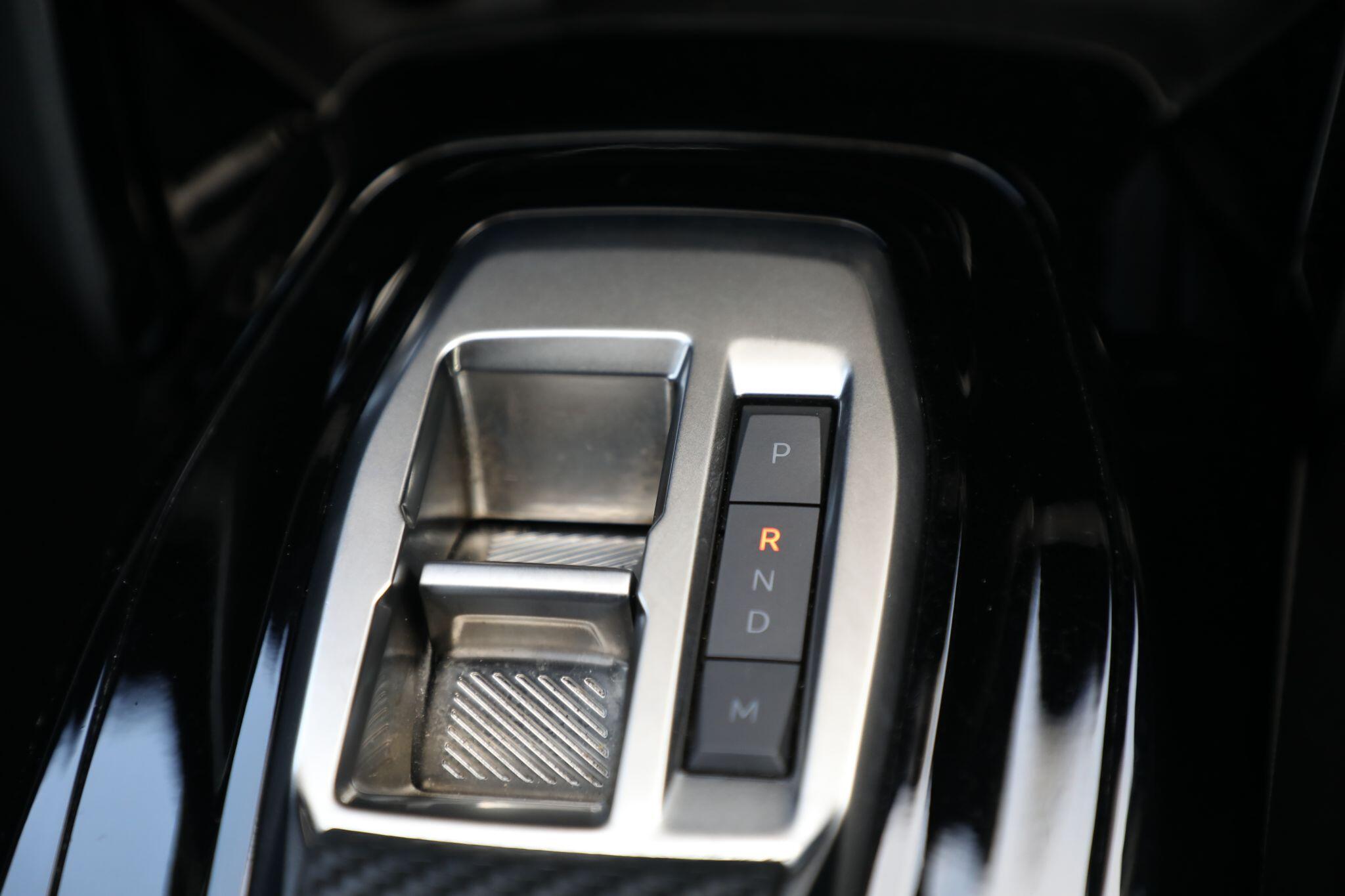 Large vehicle image